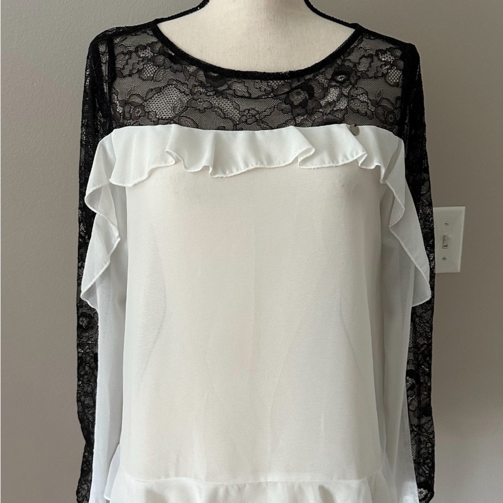 Rinascimento. Elegant Black and White Lace Women's Top. Made in Italy.